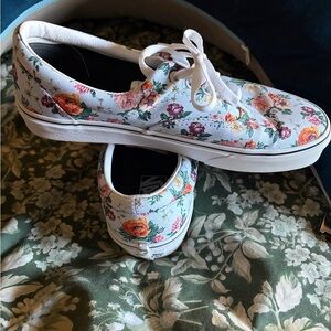 Vans off the wall 9.5 women’s romantic floral and excellent condition sneakers